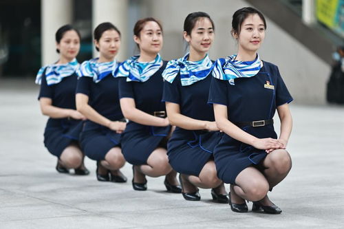 吉林长春动姐酷暑“绣花”，精研礼仪备战暑运不虚发